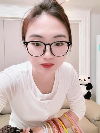 谁还没有一个藤条包包呀~ 藤条编织真的太上头啦!最近手又痒痒了,还想接着编~有喜欢的联系我哦~❤
#藤条编织 #情绪价值小玩意儿 #分享日常生活小物件 #藤条包包 #手工制作
