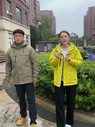 男女同款加绒加厚冲锋衣,多个颜色可选,休闲百搭,不挑年龄#户外穿搭 #男女同款穿搭 #冲锋衣