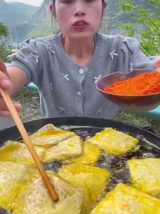 老乡们,贵州大方手撕豆腐又来活动了!吃起来软嫩 Q 弹有嚼劲,又辣又麻又香,有喜欢的老乡赶紧下手喽 #贵州美食#豆干#大方手撕豆腐#贵州大方六龙手撕豆干#贵州大方手撕豆干