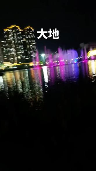 繁华落尽皆过客,
人生自古是独行。