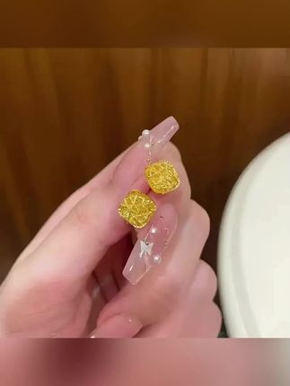 铜合金耳饰 方糖耳钉女精致小巧高级感气质百搭耳饰金色耳环女#饰品 #饰品搭配 #好物推荐🔥 #美出高级感 #方糖耳钉