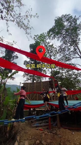 春节美女打卡石光部落 没这么夸张吧