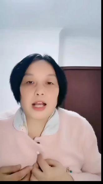 #真实生活分享计划 #脾胃调理#春季限定美味
香椿的正确吃法,你学会了吗?
✅ 首选:香椿拌豆腐(先焯水)
✅ 次选:香椿炒鸡蛋(多放鸡蛋)
❌ 忌:油炸香椿鱼、配韭菜大葱
✅ 搭配:每餐几口,配小米粥
评论区告诉我,你平时怎么吃香椿?
点赞的春分脾胃越来越好!