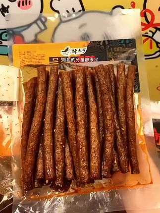 黑鸭味大长筋网红辣棒辣条童年味道网红校园解馋追剧零食#辣条#零食#解馋