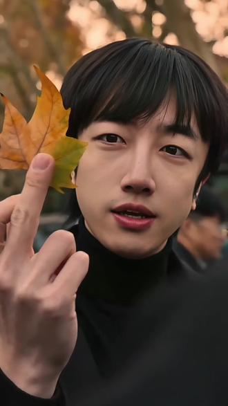 中指有它自己的想法...#中指比心 #中指不弯比爱心 #中指弹出器教程