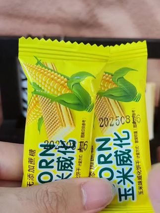 这个玉米威化饼干真的太好吃了!酥脆香甜 入口即化还不添加蔗糖,当早餐下午茶零食都很不错哦! #粗粮 #饼干 #零食推荐