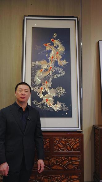 黄铜板上精雕细琢出来的《九鱼聚财图》#玄关画 #装饰画 #铜雕画 #家居软装 #全屋配画