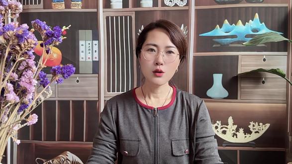 身份证翻译 出国办签证、海外开户时,掏出中文身份证对方却一脸茫然?别慌,这时候你缺的正是一份合规的身份证翻译件。看似简单的文字转换,实则藏着不少门道——姓名拼音要精准对应、民族翻译有固定表述,连签发机关的格式都得和原件保持一致,少了专业翻译章还可能不被认可。
过去跑线下机构又费时间又折腾,现在线上就能轻松搞定。打开支付宝搜索“叮咚办”小程序,找到身份证翻译服务,选好目标语言和用途(比如留学、移民),上传正反面清晰照片就行。平台会安排专业译员处理,通常当天就能完成翻译,翻译件不仅格式规范,还会加盖认证印章,涉外场景都能通用。
不管是学生申请海外院校,还是职场人办理境外业务,这份翻译件都是身份核验的“通行证”。不用出门排队,手机上点一点就能解决,省时又省心。#身份证翻译 #身份证翻译流程 #身份证翻译费用 #身份翻译 #翻译