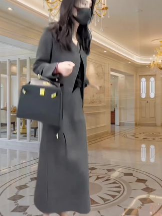 春秋新款气质显瘦两件套,谁穿谁好看#潮流时尚穿搭 #女装时尚穿搭 #时尚感穿搭 #时尚气质穿搭 #谁穿谁好看