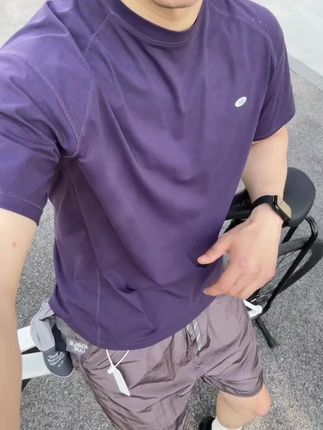 🌟 一句话总结:30多入手「仿生龙鳞训练T」 = 冰爽凉感 × 显肌剪裁 × 高级冷调紫 × 实战力拉满!练身材、凹造型、拍大片,全能选手,今夏衣柜必备它!#速干衣 #运动短袖速干 #运动穿搭 #户外穿搭 #运动t恤