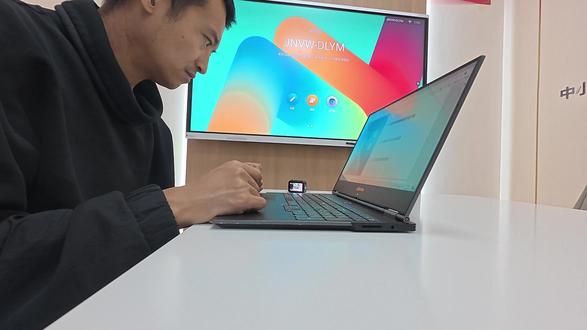 极简投屏+智能白板+智能会议,这样开会才高效 华为坤灵IdeaHub协作平板,极简投屏+智能白板+智能会议,提升开会的体验和效率
#华为坤灵 #ideahub #华为智慧屏 #智能办公 #弱电施工
