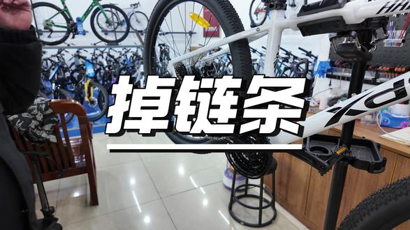 自行车掉链条,如何上链条 自行车掉链条,如何上链条#自行车掉链条 #自行车掉链条怎么办 #自行车维修 #自行车技术