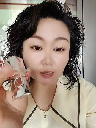 涂个口红出门#口红 #三色不沾杯口红 #不沾杯口红 #自用好物分享 #美妆