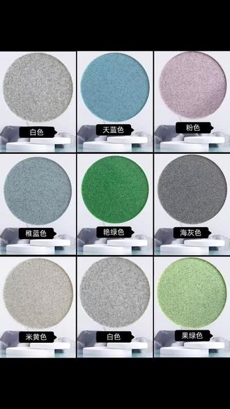 环氧彩砂三大类型科普:选对才不踩坑!
环氧彩砂作为热门的地面/墙面装饰材料,市面上主要分为三类——油性环氧彩砂、水性环氧彩砂、无溶剂环氧彩砂自流平。看似名字相近,适用场景和性能却大不同,一篇讲清核心区别!
油性环氧彩砂,主打“户外耐造”属性。它的优势是耐候性强、抗紫外线能力突出,能适应室外风吹日晒的环境,不易褪色、开裂。但短板也很明显,环保性相对较弱,施工时会释放刺激性气味,且固化后硬度和细腻度不及另外两类,更适合户外庭院、露天走道等对环保要求不高的场景。
水性环氧彩砂,是“室内环保派”代表。以水为稀释剂,施工时几乎无异味,环保达标率高,尤其适合室内家庭、写字楼、医院等封闭空间。它的自流平效果顺滑,表面细腻易清洁,硬度通常在6H左右,能满足日常家用和普通商用的耐磨需求。不过耐候性较弱,不建议直接用于室外暴露环境。
无溶剂环氧彩砂自流平,堪称“全能实力派”。既没有油性款的异味困扰,也弥补了水性款耐候性的不足,做到室内室外通用。核心亮点是硬度超高(常见8H-9H),耐磨、抗刮、抗压能力拉满,适合重载工业车间、高频人流商业空间,同时自流平工艺能打造出无缝衔接、细腻如瓷的“精卫级”精致效果,兼顾实用与颜值。
简单总结:户外用选油性,室内环保优先选水性,追求全能耐用+高质感,直接冲无溶剂环氧彩砂自流平!
#南宁旭辰涂料有限公司
#环氧彩砂自流平
#多个选择
#映辰仿石漆厂家
#震霖仿石漆