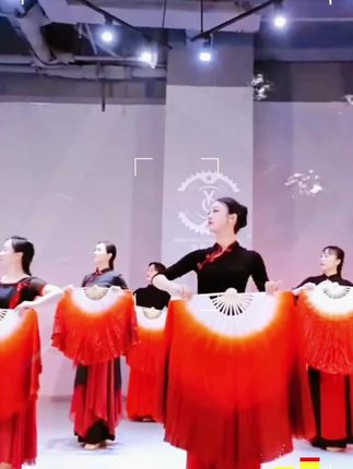 真丝舞蹈扇万疆原版跳舞扇子双面长绸扇表演扇秧歌扇广场舞团体扇#真丝舞蹈扇#多款可选