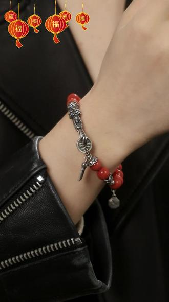 腕间这一抹红,轻松拿捏新年氛围感和精致感,#南红手链 #国风珠宝 #银时代珠宝 #新年礼物 #送妈妈礼物