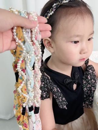 夏天就给女儿扎发带发型,好看又清爽呀#儿童发饰 #生女儿就是用来打扮的 #发箍这样戴好美 #头饰发饰 #骗你生女儿