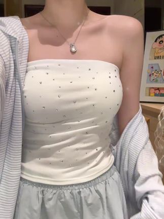 谁能拒绝这件精致又sexy的满钻抹胸啊!✨满天星闪钻也太好看了吧!褶皱掐腰~好显漫画身材!!