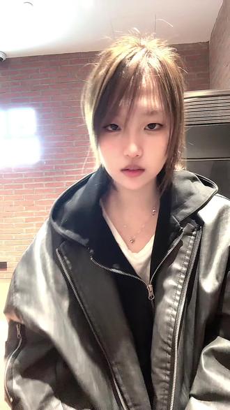 小妹妹你挺牛逼克拉斯呀
#手势舞 #宿舍 #1