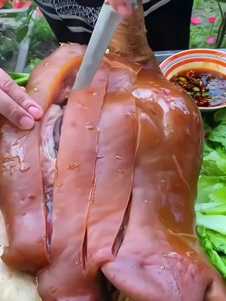 【特价大卖】新鲜原味牛头肉原煮带皮精修牛头肉批发商用饭店熟食店牛头肉#抖音美食推荐官 #吃了还想吃的美食 #美食制作分享 #美食 #美食推荐 好吃不贵经济实惠!🔥🔥🔥🔥🔥🔥🔥🔥🔥🔥🔥