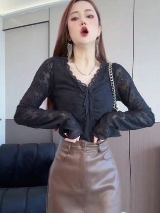 蕾丝花边V领镂空女秋冬春秋新款气质独特修身内搭假蕾丝上衣#谁穿谁好看?