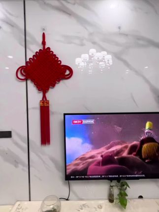 中国结挂在哪里好? 挂在大门-五福临门,挂在玄关-福到我家,挂在餐厅-年年有余,挂在客厅-福在眼前!#五福临门 #我的手工作品 #温馨小家 #乔迁之喜