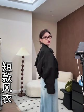 这款短风衣搭配半身裙子或弯刀裤,都很有型,穿上更显气质又显瘦#女装 #高级感穿搭 #风衣#每日分享 #强烈推荐