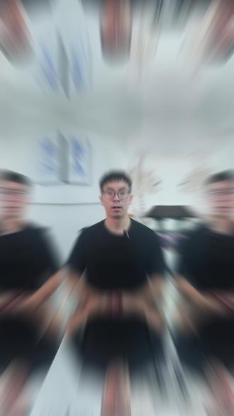 两边鞋跟磨损不一样??需要警惕身体歪斜 你有没有发现,右脚的鞋底总是比左脚磨损得更厉害?这不是走路姿势的问题——而是你的身体正在向右侧代偿,严重可能还会导致侧弯不对称。#鞋跟磨损 #高低肩 #脊柱侧弯 #体态矫正