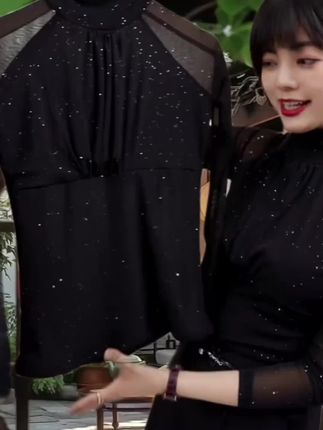 网纱内搭蕾丝上衣高档性感法式复古打底衫紧身洋气长袖时尚小衫女#时尚穿搭 #网纱上衣 #高级感穿搭 #打底衫 #谁穿谁好看系列