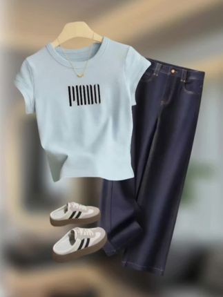 韩系女孩必入的短袖! 姐妹们,夏天必须拥有这件韩系短袖! 圆领设计简约又大方,修饰颈部线条,透着温婉气质。独特的肌理感面料,质感满满,上手触摸超有高级感。正肩版型太绝啦,完美贴合肩部,轻松打造直角肩,显瘦效果一流。短款修身设计,提高腰线,瞬间优化身材比例,秒变大长腿。 纯色简约风或是可爱卡通款,满足多样风格需求,超级百搭。无论是搭配牛仔裤的休闲,还是配短裙的甜美,都能轻松驾驭。喜欢就快冲! #韩系短袖 #圆领正肩 #肌理感 #短款上衣 #百搭纯色卡通