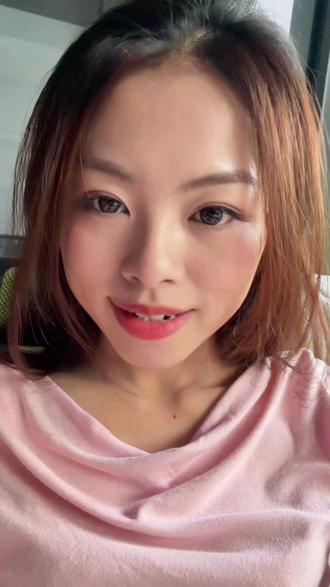 打球🏸=低成本变美
公认天然医美运动
女生一定要多打羽毛球
甩掉臃肿暗沉
由内而外透着精气神
省钱又有效的变美方式
当属打羽毛球
体态变好,气色翻倍
日常坚持,颜值悄悄逆袭
所以女孩子们都去打羽毛球🏸吧😁
#羽毛球 #打羽毛球的女生 #dou来挥拍#羽毛球女孩的快乐