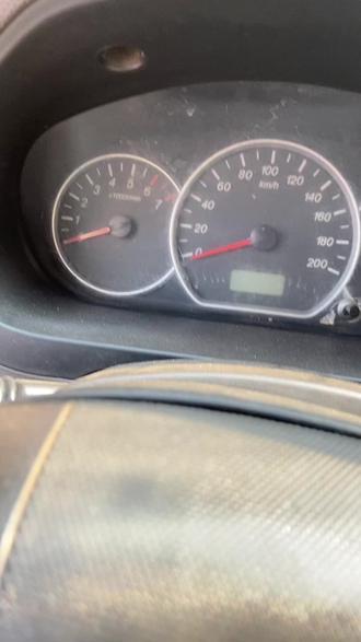 五菱宏光S发动机故障指示灯常亮,故障代码为曲轴位置传感器与凸轮轴位置传感器性能分配故障, 换一个蓄电池就好了,你相信吗?