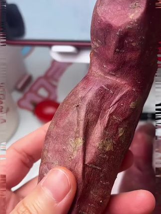 吃一口就能爱上的#红薯 皮薄无丝无筋,果肉细腻,又甜又糯,浓浓的蜜薯香味,好好吃,喜欢吃蜜薯的不要错过啦#软糯香甜 #口感特别好#好吃到停不下来 #超便宜超划算