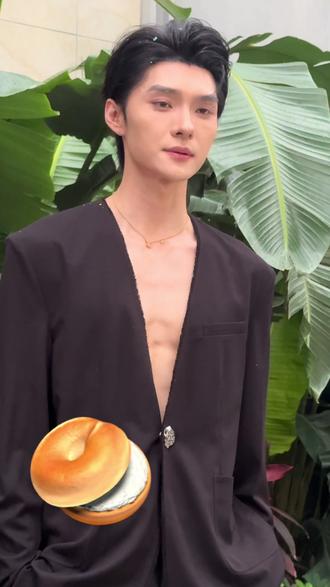 #王译磊 霸总 出街 都让开😍