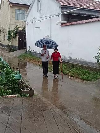 #雨中漫步也是一种享受 #喜欢的点个赞 谢谢亲爱的朋友们,我要上班去了