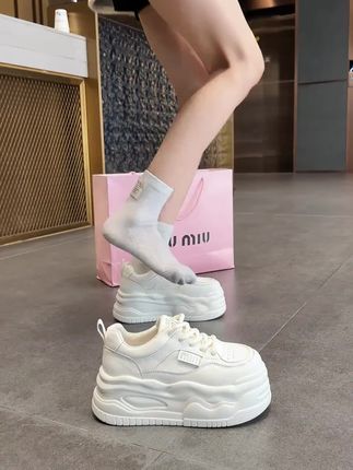 想要穿裙子好看,又要穿裤子百搭的姐妹一定不能错过这双面包鞋#秋冬时髦穿搭必买清单 #百大红人上新啦 #时髦精的轻暖感穿搭 #秋冬新款 #赶个时髦