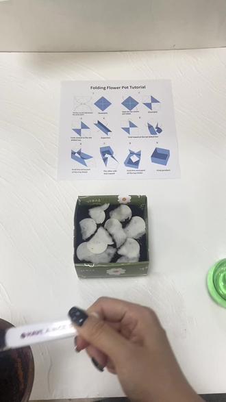 我种的种子纸开花啦!!!
从8月1号开始只是想做一期折叠花盆的折叠教程,顺手种植了折叠花盆自带的白色种子纸,没想到的是居然这么快就花开了!!!
而且这53天并没有施肥,就只是时不时浇水,保持湿润。
今天是特地收集了一些随手拍的一些图,也算是拼凑成一个成长后续吧。
(主要也怕它们熬不过冬天,因为叶子发黄了,不是种植大师,也不知道怎么处理)
最后就是大家能看出来这个种子是什么花吗?
#环保材料 #日常分享 #我的花花草草🌸🌸 #翔安种子纸 #种子纸