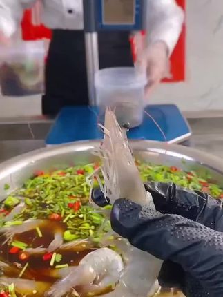 海水大虾,鲜活加工人工开背去虾线,制作而成,#美食 #美食制作分享 #海鲜美食 #生腌虾 #生呛虾