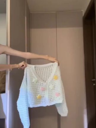 #三件套 多巴胺星星镂空毛衣开衫女秋短款针织衫吊带蛋糕裙三件套#镂空针织衫 #吊带 #蛋糕裙 #开衫毛衣