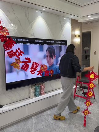 漂泊了十几年终于有家了,虽然不大但很温馨,搬新家怎么少得了这喜庆的背景墙装饰,仪式感瞬间拉满,加厚植绒材质,大小背景墙都能用,氛围感满满寓意也很好#乔迁之喜大吉大利 #新家入住 #乔迁布置
