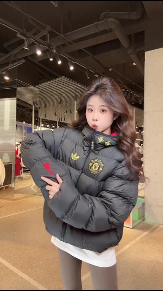 阿迪达斯曼联外套,穿上就是球场焦点,包邮退货无忧!