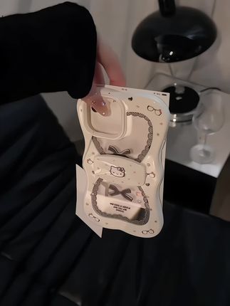 波浪边 凯蒂猫支架壳子 新款啊啊啊 好看鼠啦~ 出门被问爆啦 种草~#今日分享 #爱了爱了 #网红高级感手机壳 #手机壳