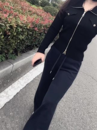 做一个霸气的女人,你不理我时,我绝不打扰,你冷落我时,我也会慢慢冷落你,你珍惜我时,我也会加倍对你好,你不在意我时,我会让一切归零.#新款上新 #穿搭分享