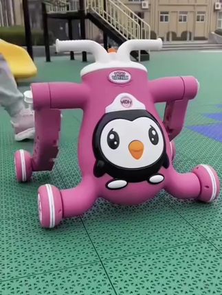 三合一宝宝学步车多模式切换玩法。一岁的宝宝可是玩滑板车,锻炼孩子的平衡力。宝贝玩累了也可坐,加上座椅就可以了,还是一个四轮滑行车。#遛娃神器 #儿童好物 #儿童车 #也太可爱了吧