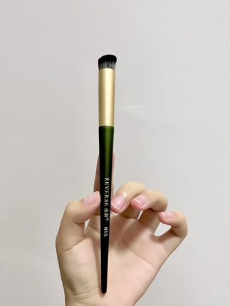 工具选对事半功倍,化妆师推荐的遮瑕刷果然好用,哪里有瑕疵搓哪里,不需要任何技巧轻松遮瑕!!#遮瑕刷 #化妆工具 #化妆刷 #美妆好物种草