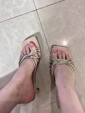 圣妍莎金色法式方头交叉带高跟凉拖鞋女2025夏高跟鞋罗马凉鞋外穿#高跟凉鞋