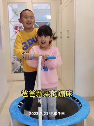 #在家运动 #亲子互动 #儿童运动 #运动健身 #室内运动 蹦蹦床