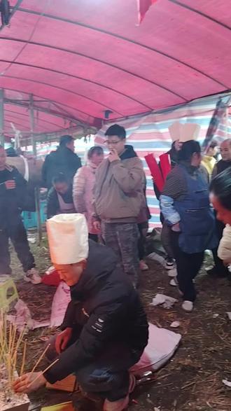 三天不论大家,厉害的很,这些外婆些,把姑爷都下到了,名族风俗