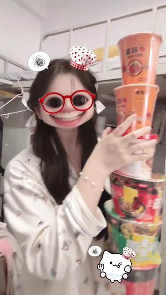 首先我很喜欢看斗罗大陆,其次我很喜欢宁荣荣,就是感觉发型有点点点像所以拍了#斗罗大陆 #宁荣荣 #致歉一切 #ooc致歉 #抽象