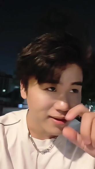 讨论下化妆这件事,个人观点:就好像上班出活动交际要穿得体的衣服一样,有助于提升个人自信,并且修边幅也是对别人的尊重,只是一种工具罢了🛠️